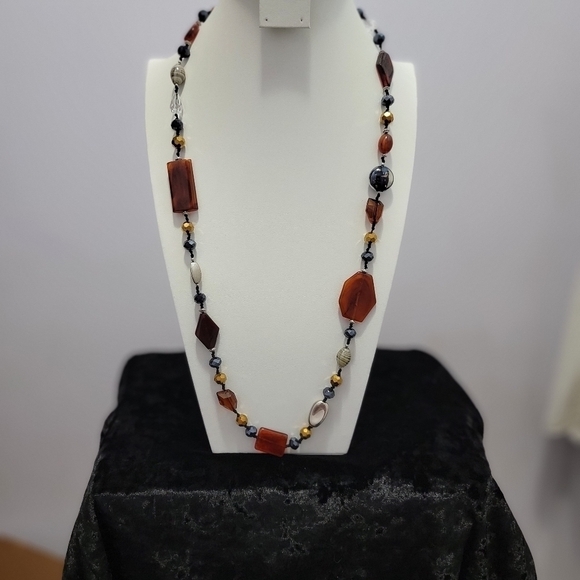 Acrylic Beaded Necklace - Picture 2 of 4